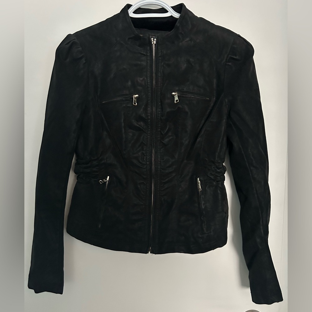 Ci Sono Women's Black Vegan Leather Jacket, Faux Fur Lining, Ruched Waist.